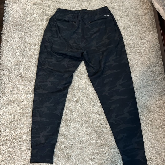 Vuori men’s Sunday performance joggers - Small - Picture 3 of 5